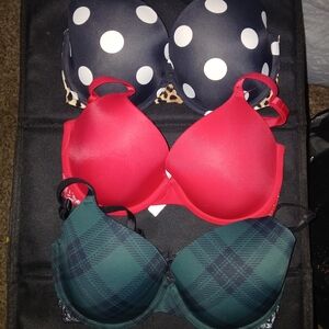 Stylish Women's Bra Set - Polka Dot, Red, and Green